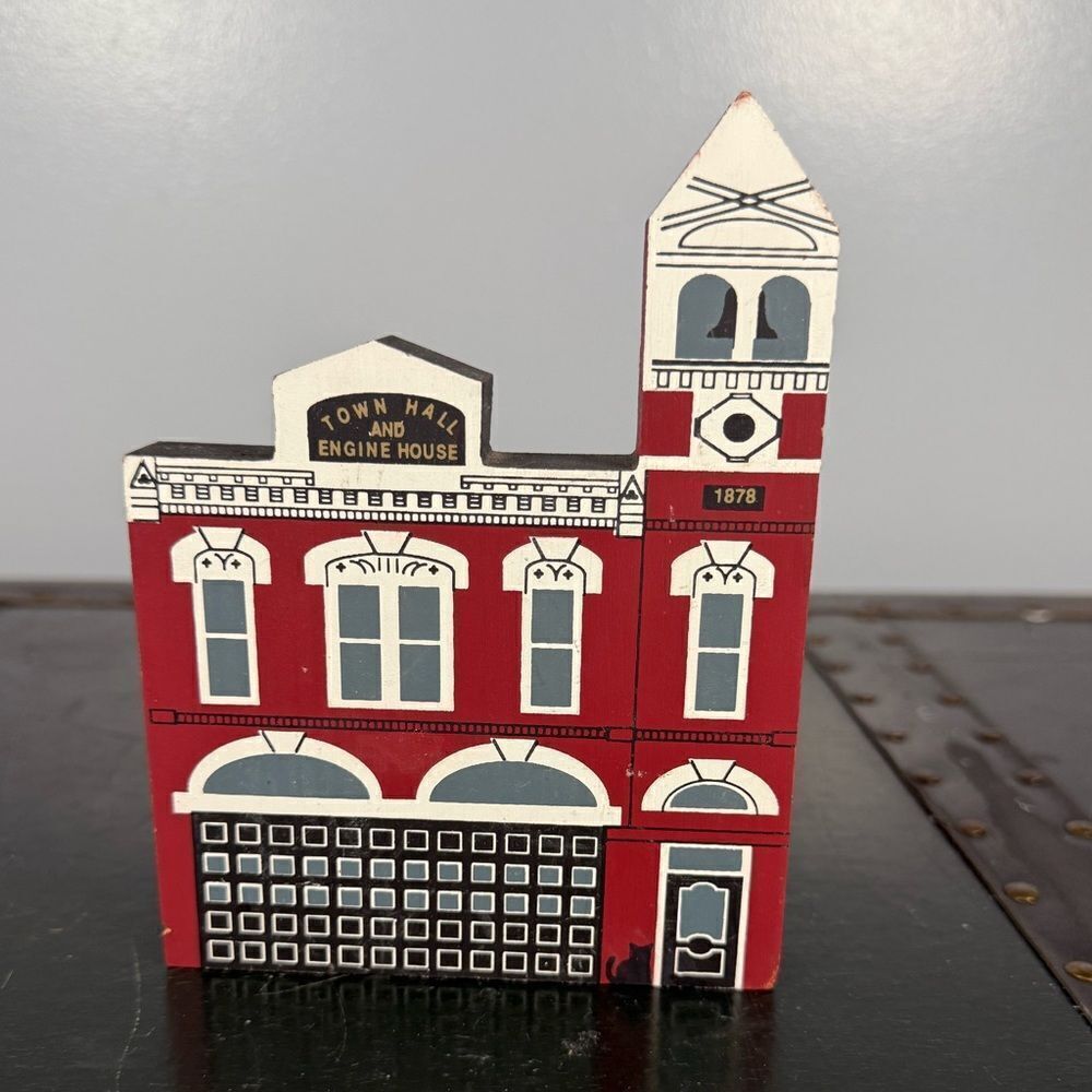 The Cats Meow 1990 Series Vll Town Hall and engine House
